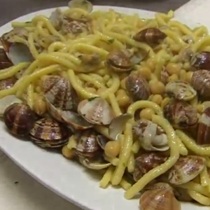 mezzi pici ceci e vongole